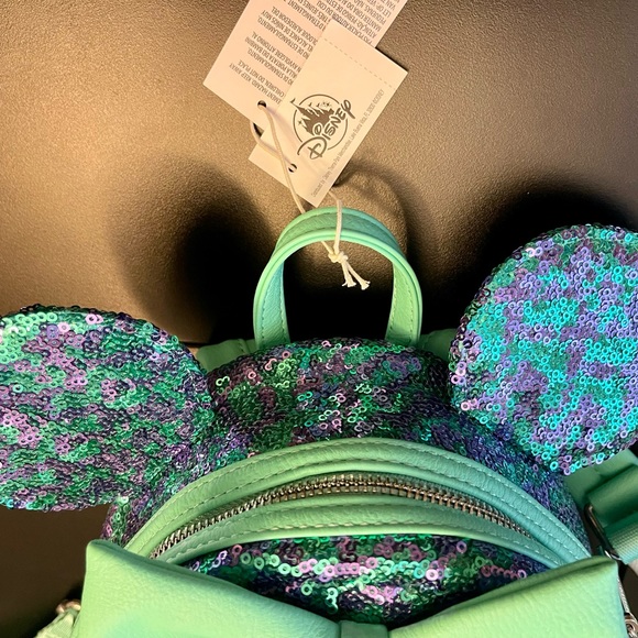 Disney Loungefly backpack sequined teal and purple stunning Minnie Mouse. NWT - Picture 4 of 7